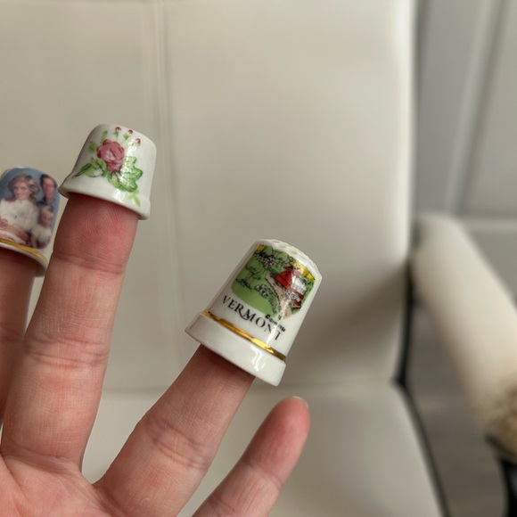 4/$50 thumb thimbles ceramic set of three 🪡 - Picture 6 of 8